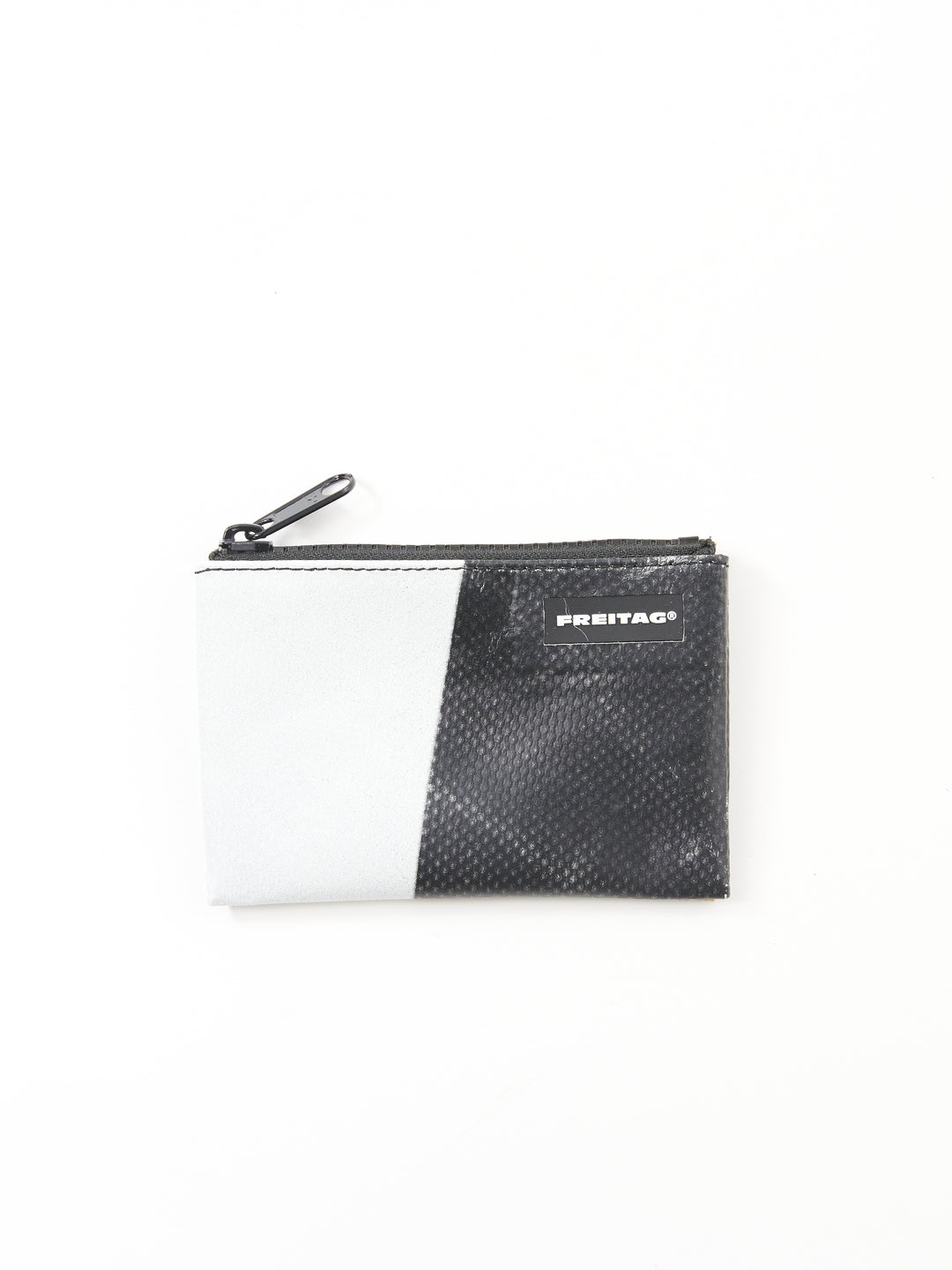 F05 Blair - black white