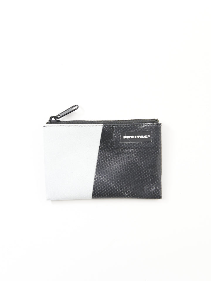 F05 Blair - black white