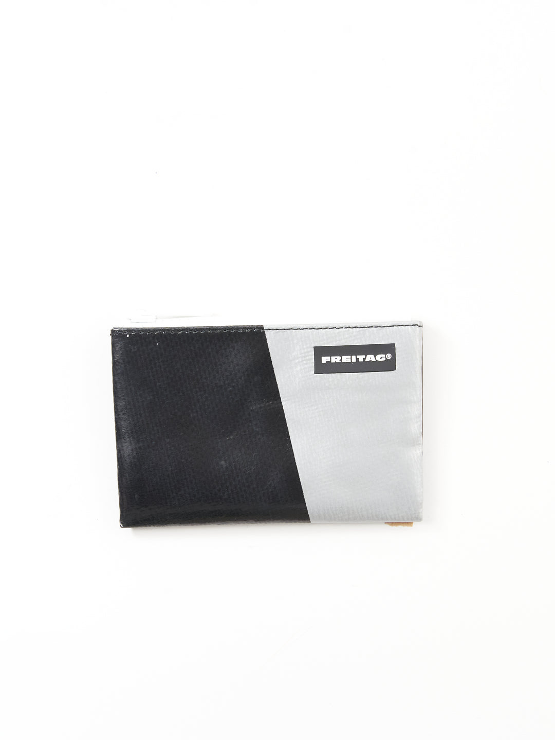 F05 Blair - black white