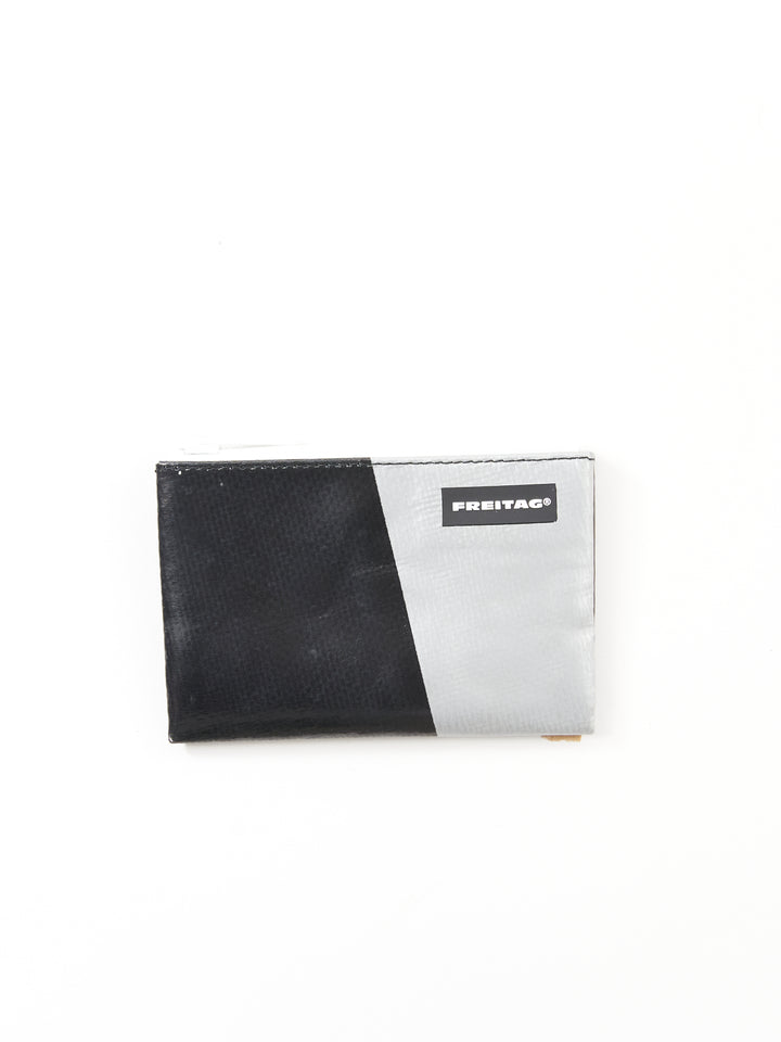 F05 Blair - black white