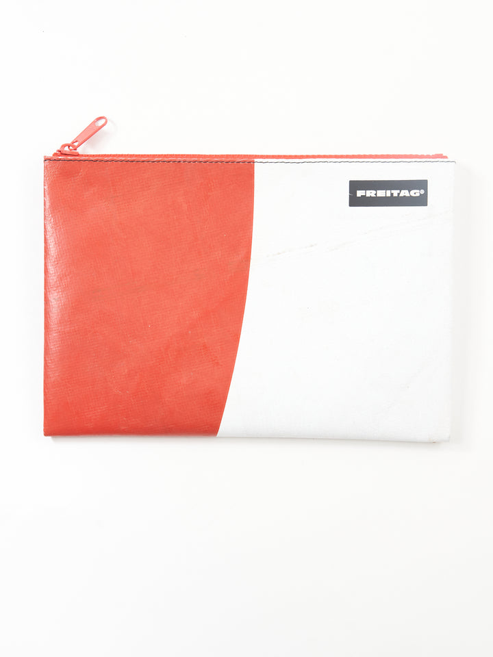 F07 CHUCK - red white