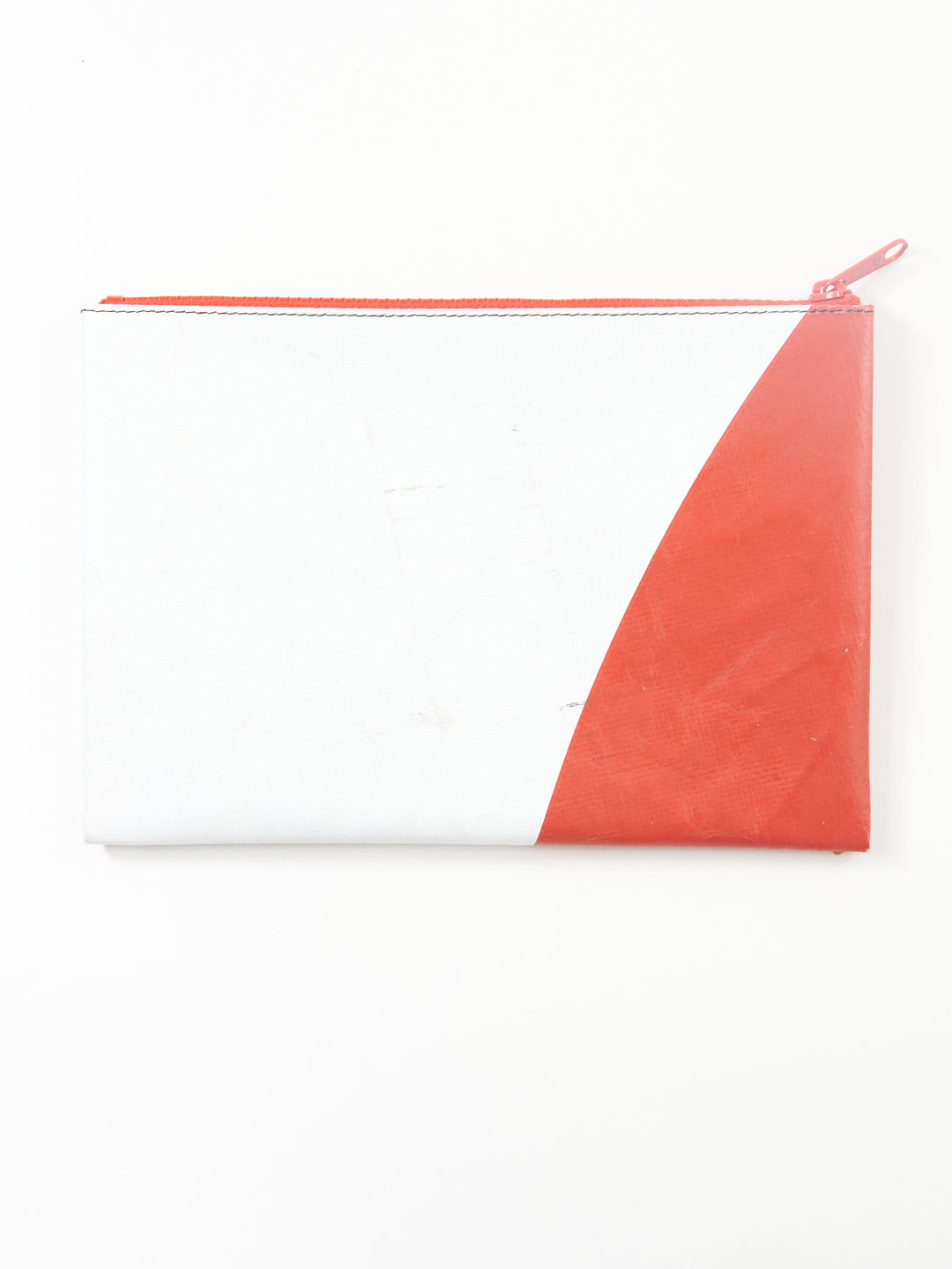 F07 CHUCK - red white