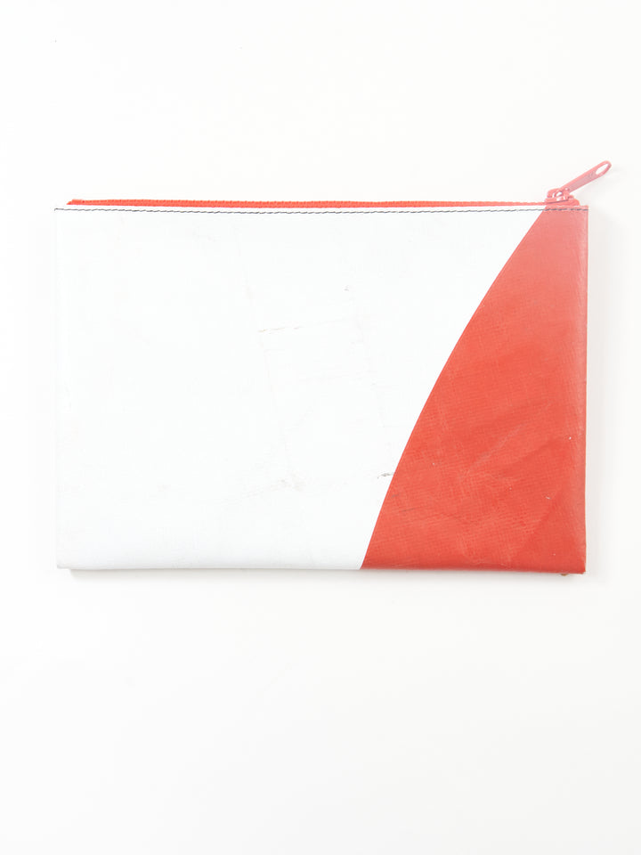 F07 CHUCK - red white