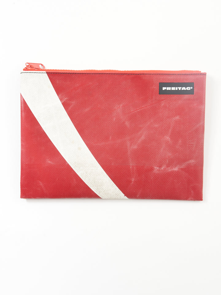 F07 CHUCK - red white