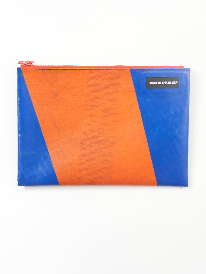 F07 CHUCK - blue red