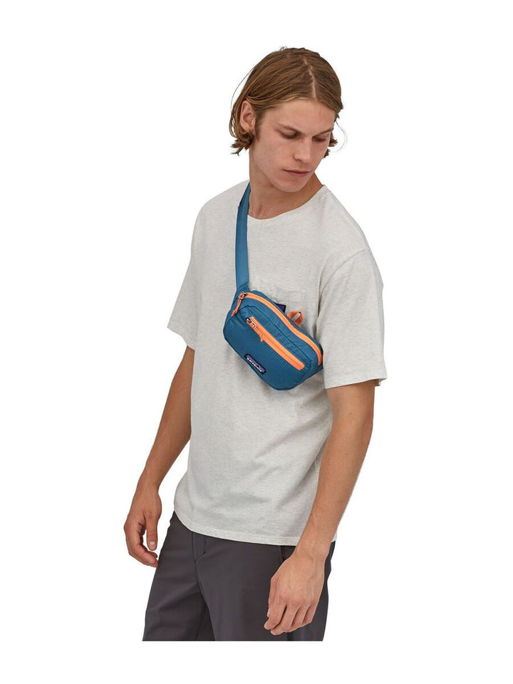 Ultralight Black Hole Hippack - wavy blue