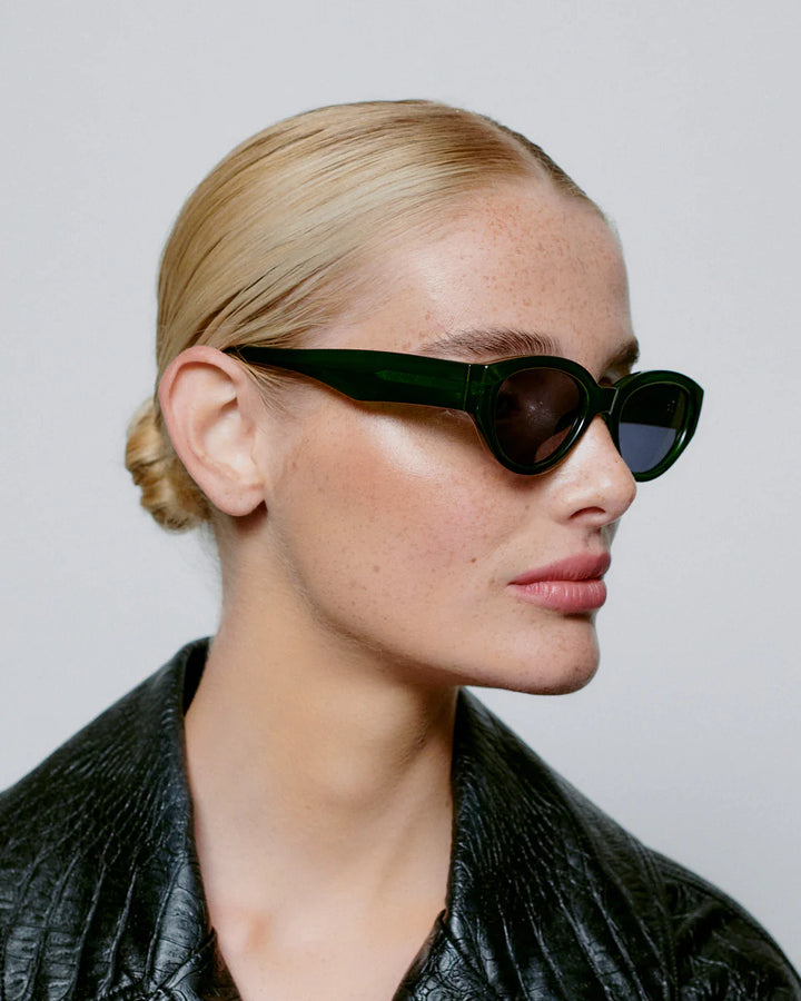 Winnie - dark green transparent