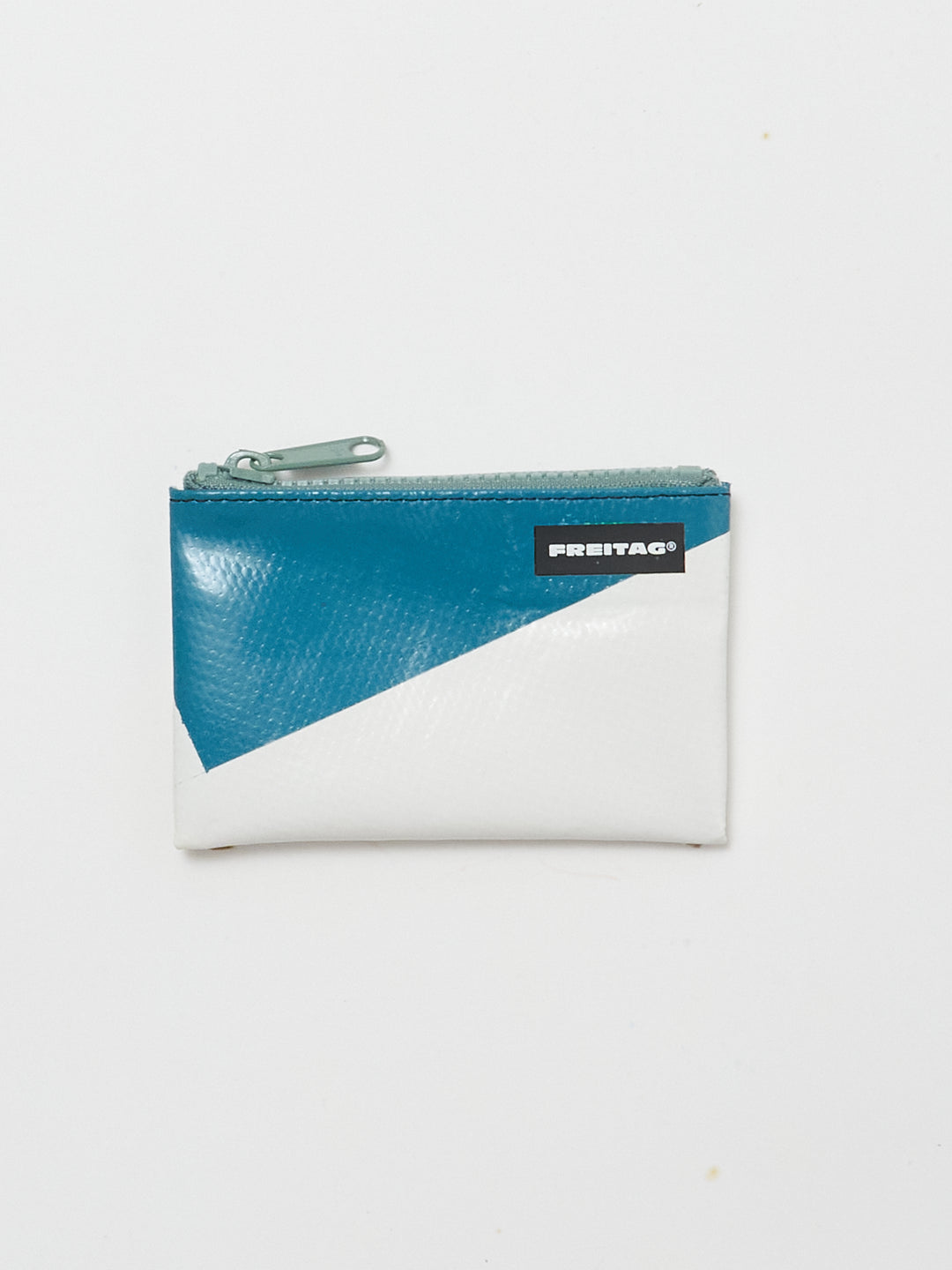 F05 Blair - white blue