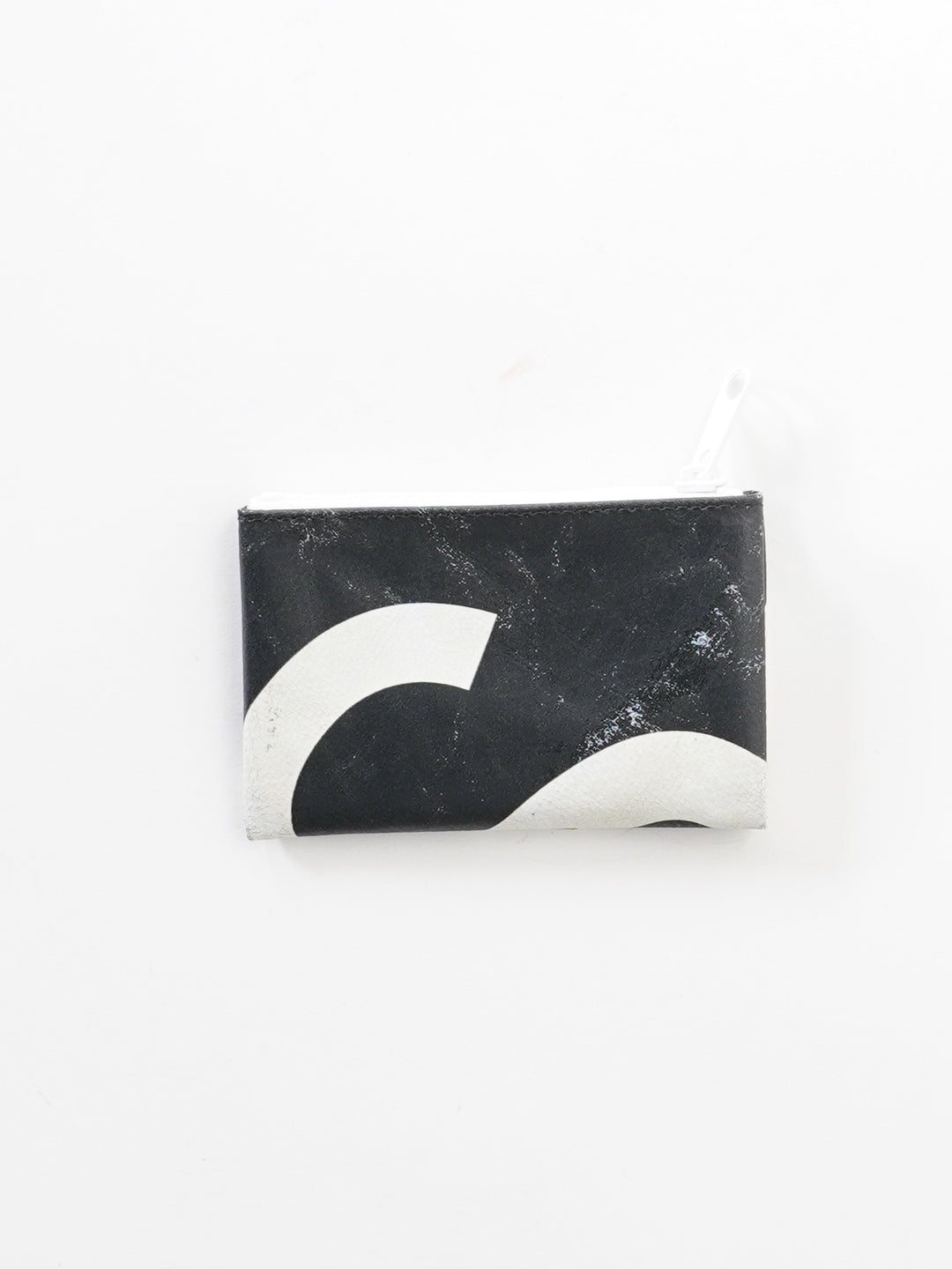 F05 Blair -black white