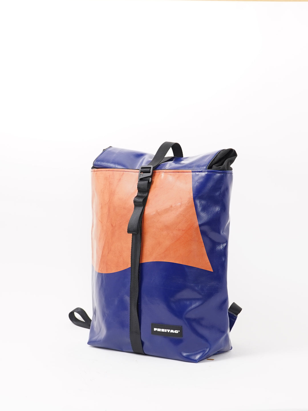 F155 Clapton -   blue red