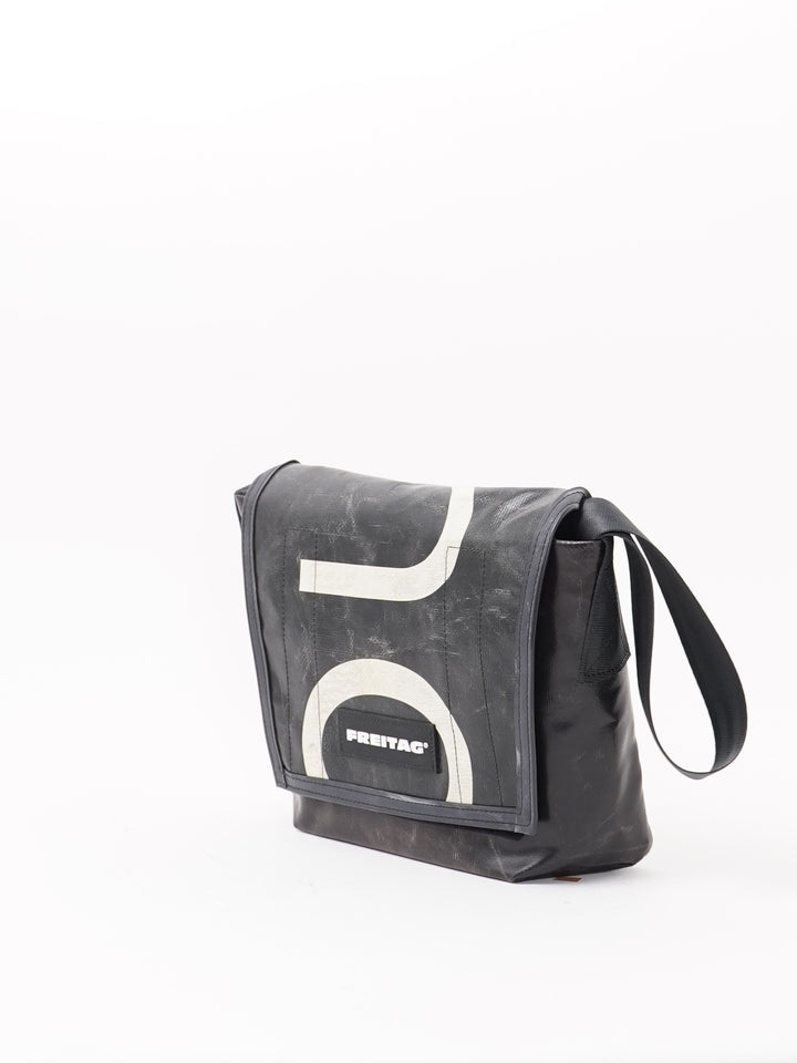 F11 Lassie -  black white