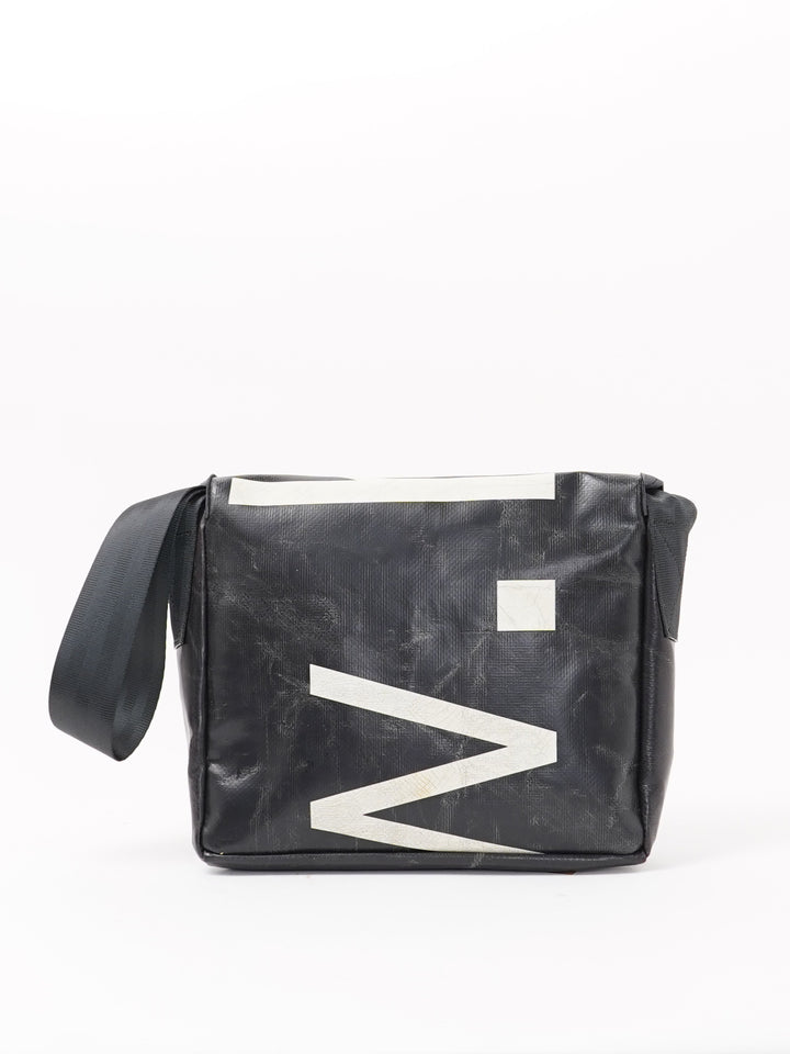 F11 Lassie -  black white