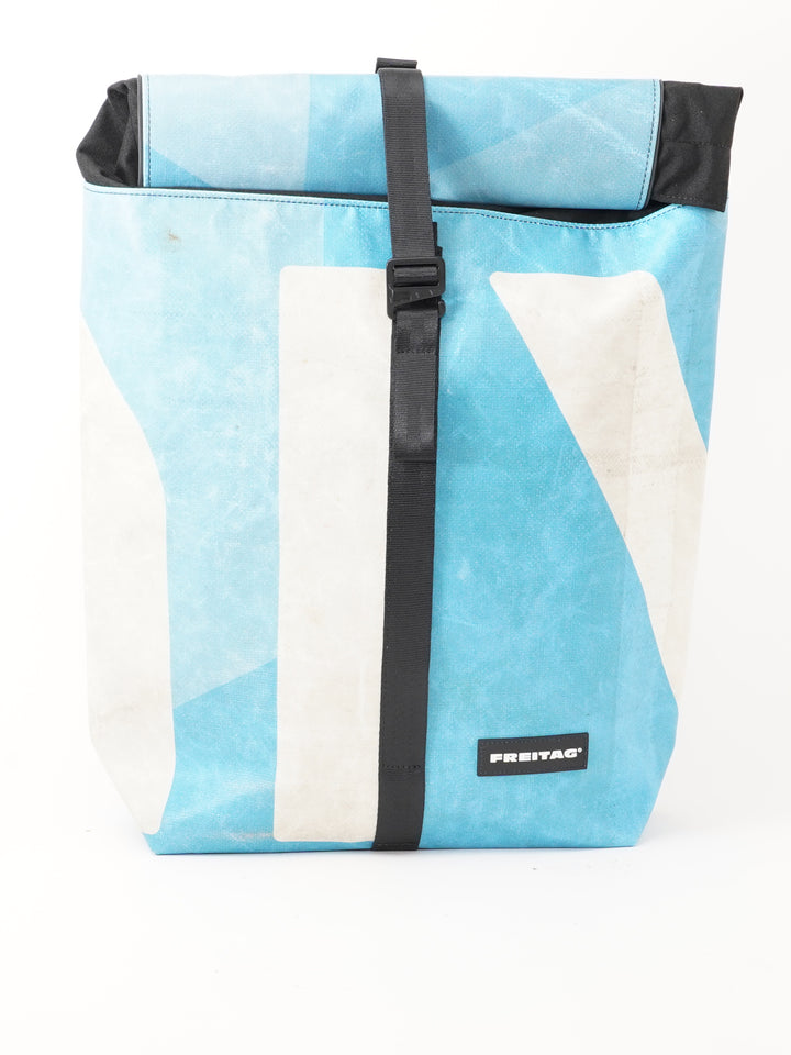 F155 Clapton -   blue white