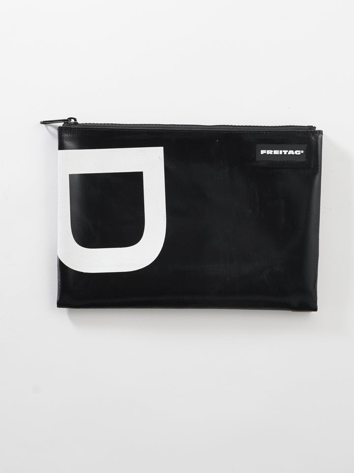 F07 CHUCK - black white