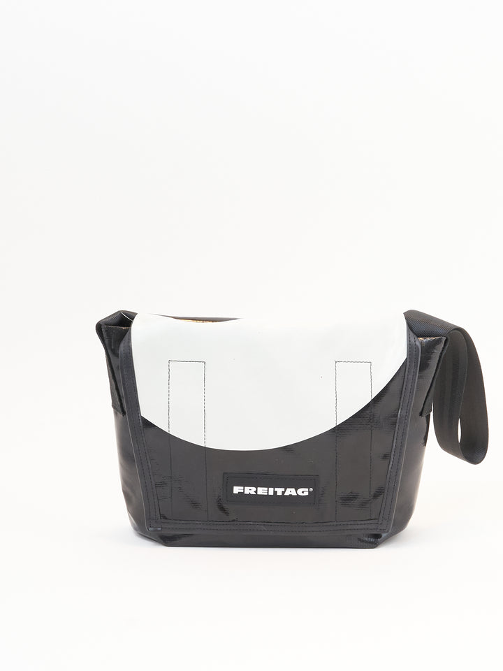 F11 Lassie -  black white