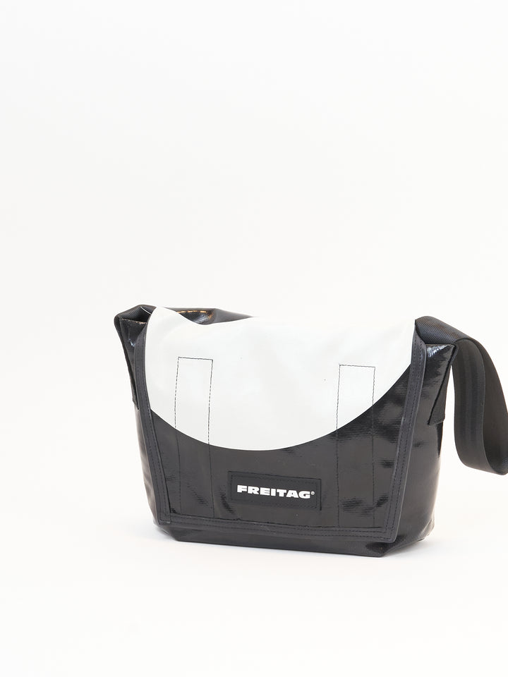 F11 Lassie -  black white