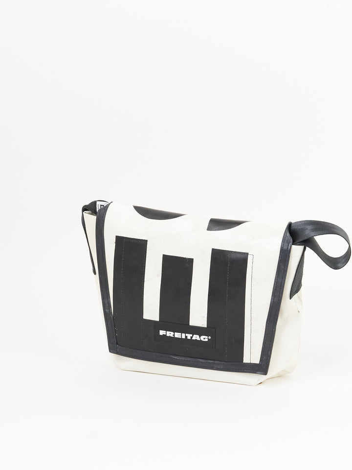 F11 Lassie -  white black