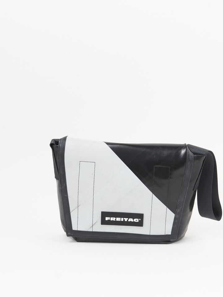 F11 Lassie -  black white