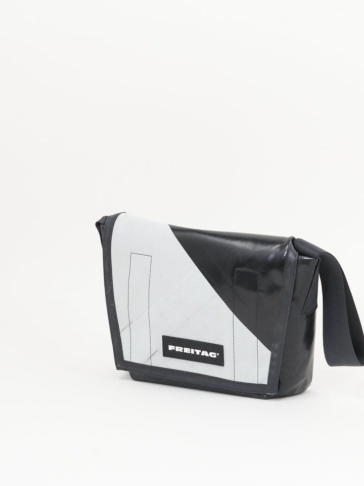 F11 Lassie -  black white