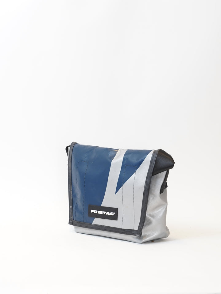 F11 Lassie -  silver blue