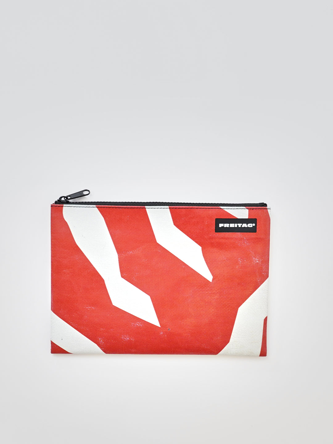 F07 Chuck - red/white