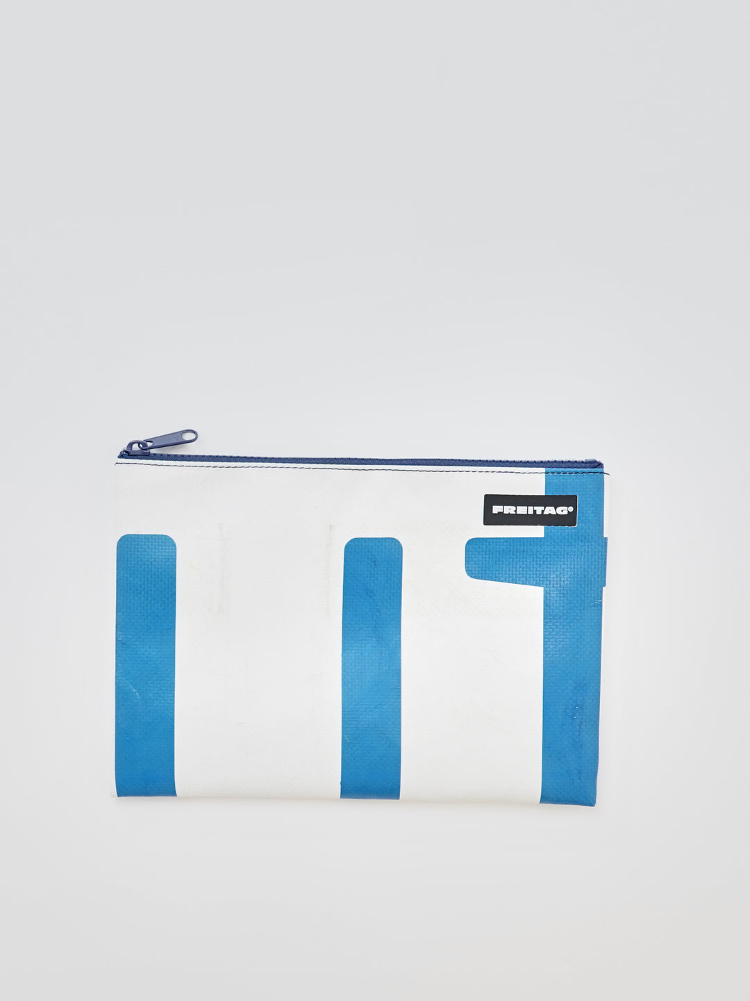 F07 Chuck - blue/white