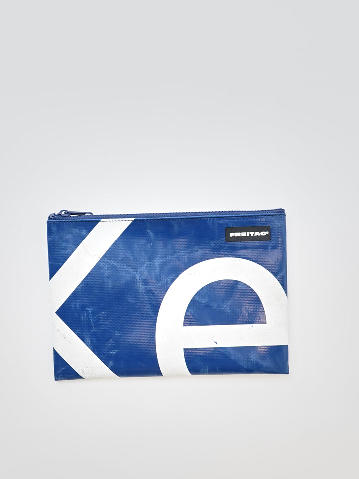 F07 Chuck - blue/white