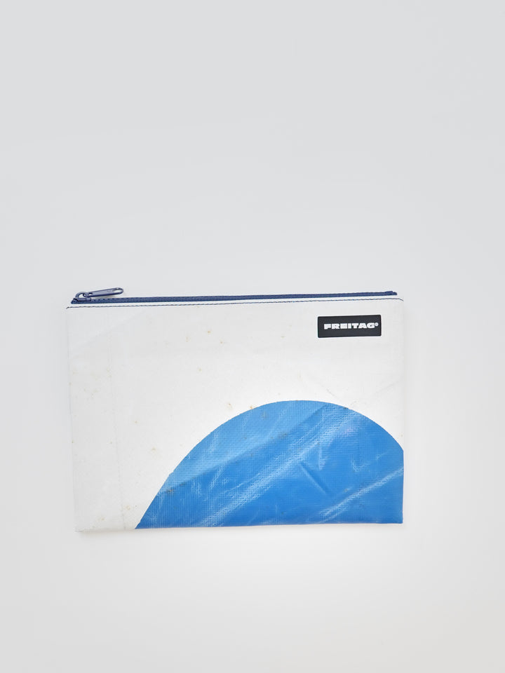 F07 Chuck - blue/white