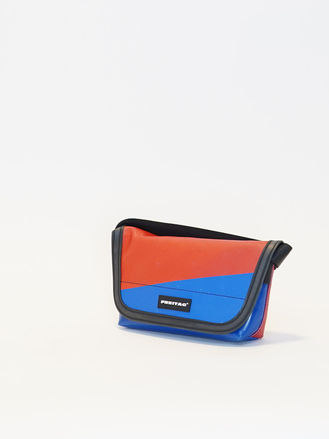 F153 Jamie - blue/red