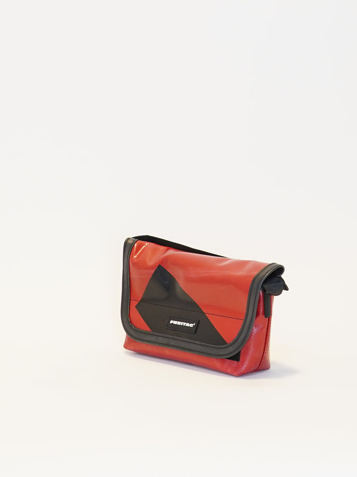 F153 Jamie - red/black