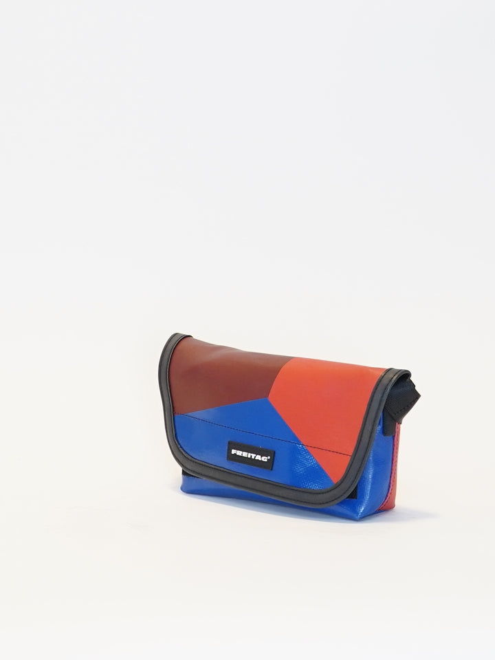 F153 Jamie - blue/red