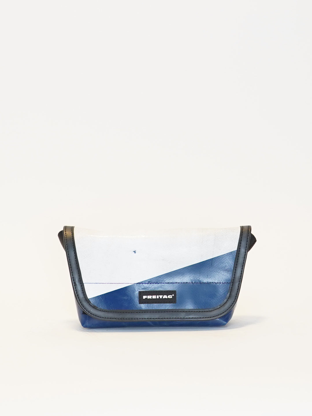 F153 Jamie - white/blue