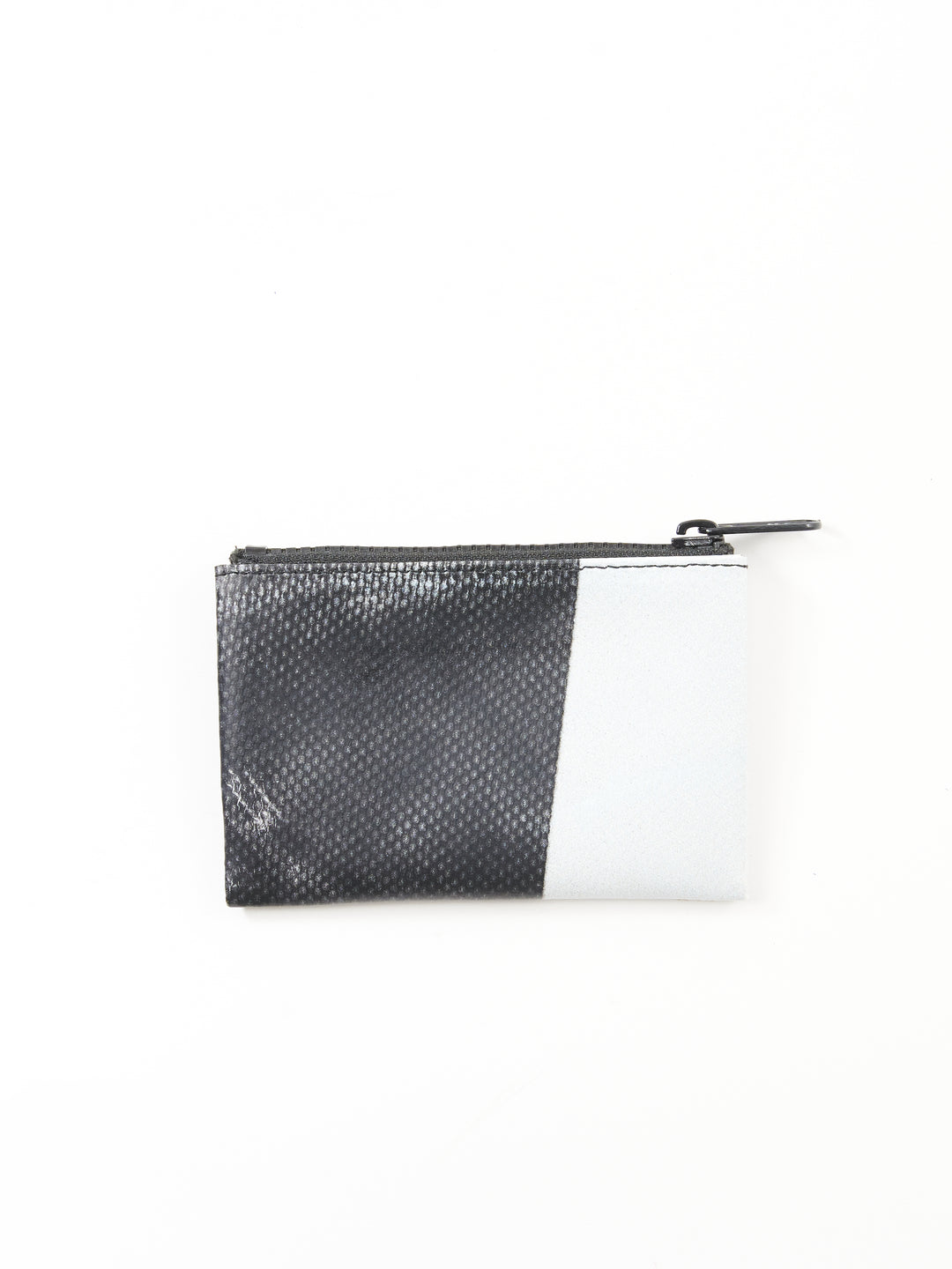 F05 Blair - black white