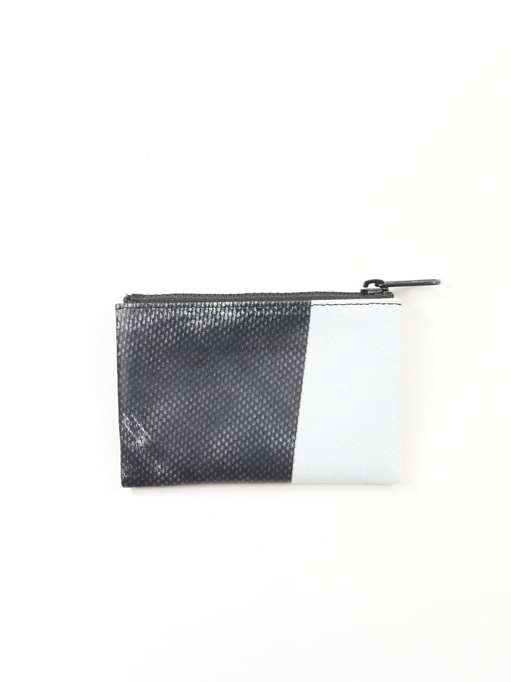 F05 Blair - black white