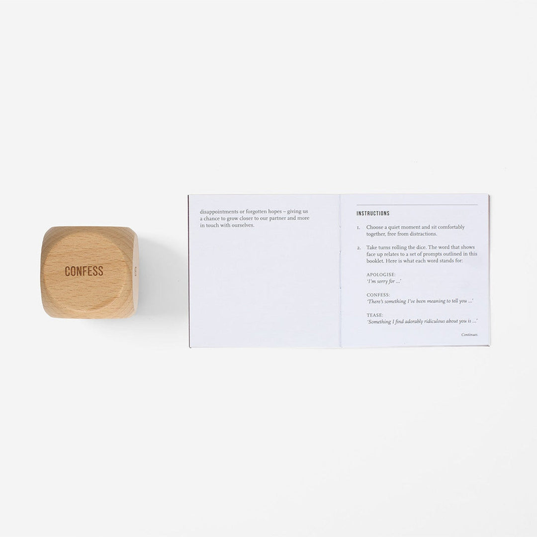 Würfelspiel "Couple's Dice" - Holz · Englisch | The School of Life