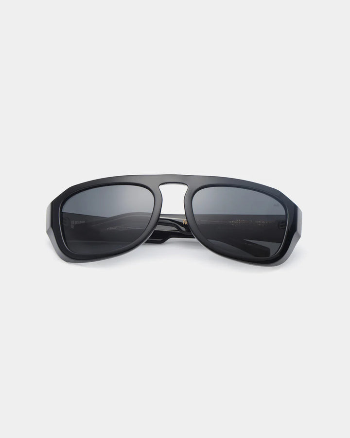 Max - black