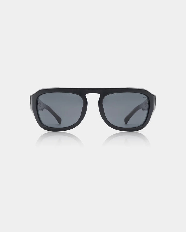 Max - black