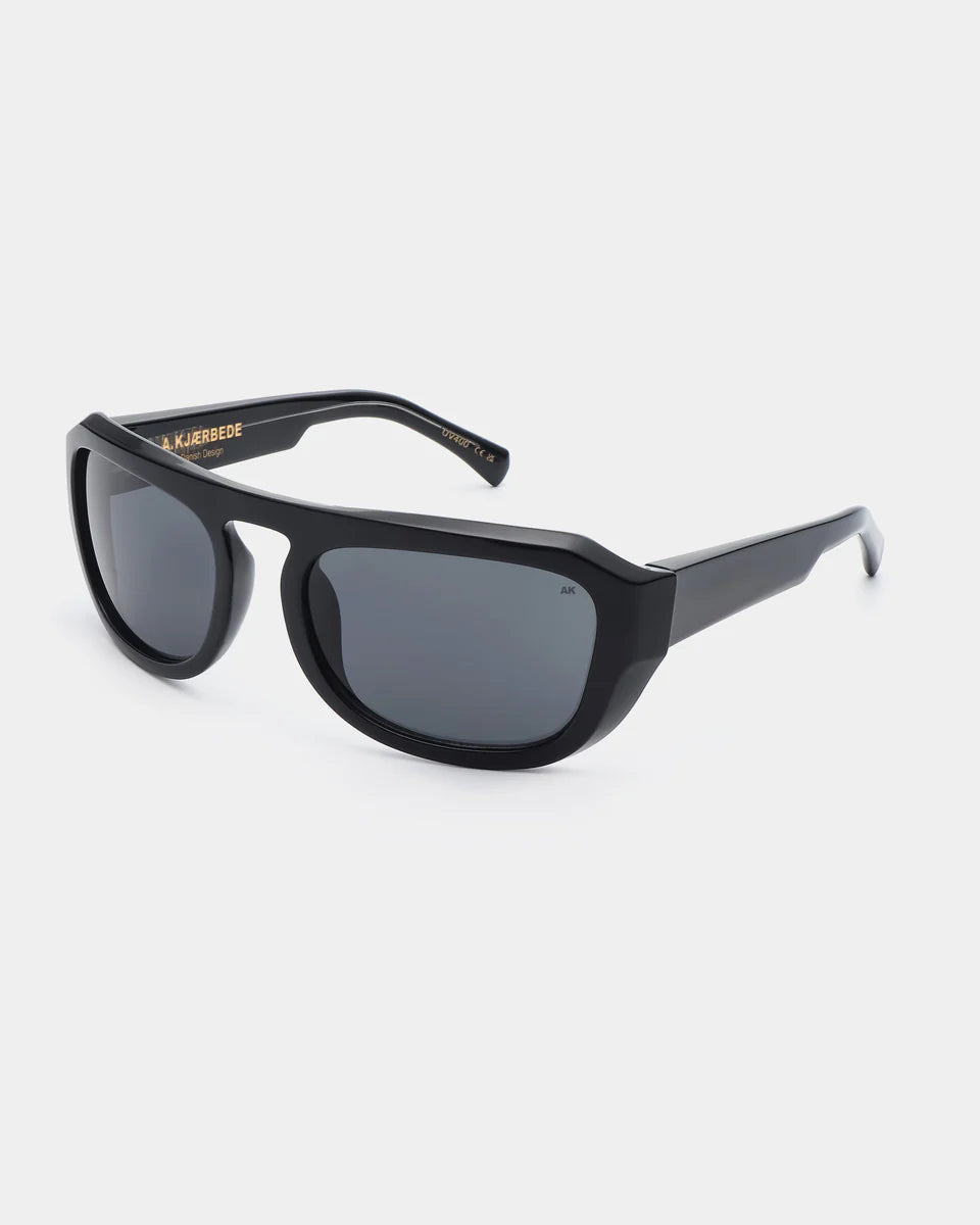 Max - black