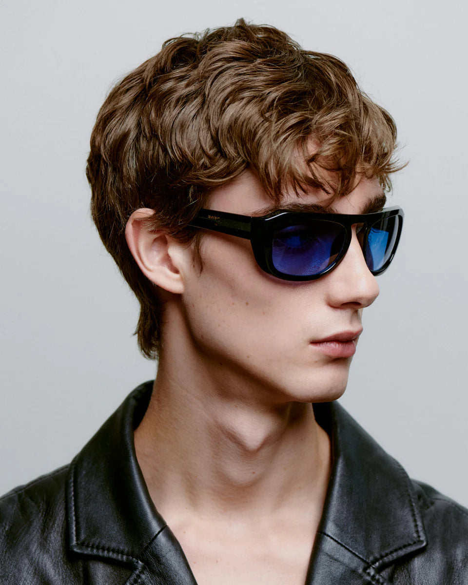 Max - black blue