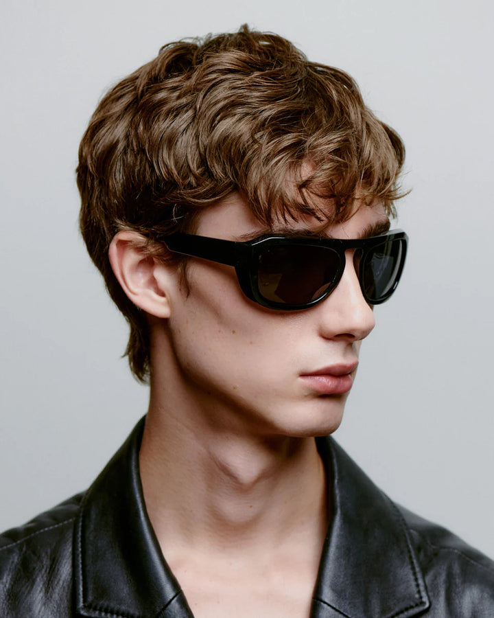 Max - black