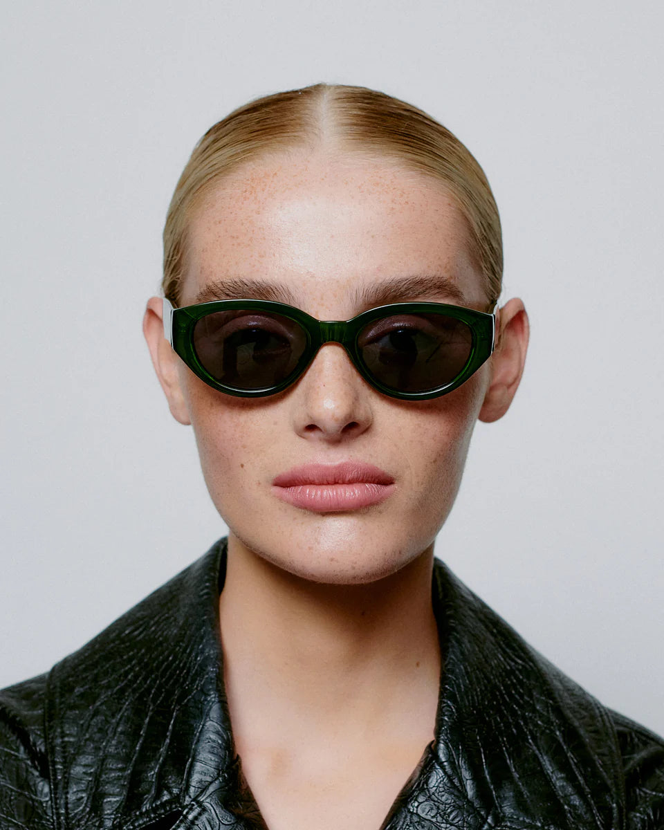 Winnie - dark green transparent