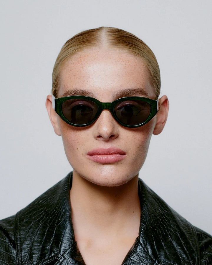 Winnie - dark green transparent