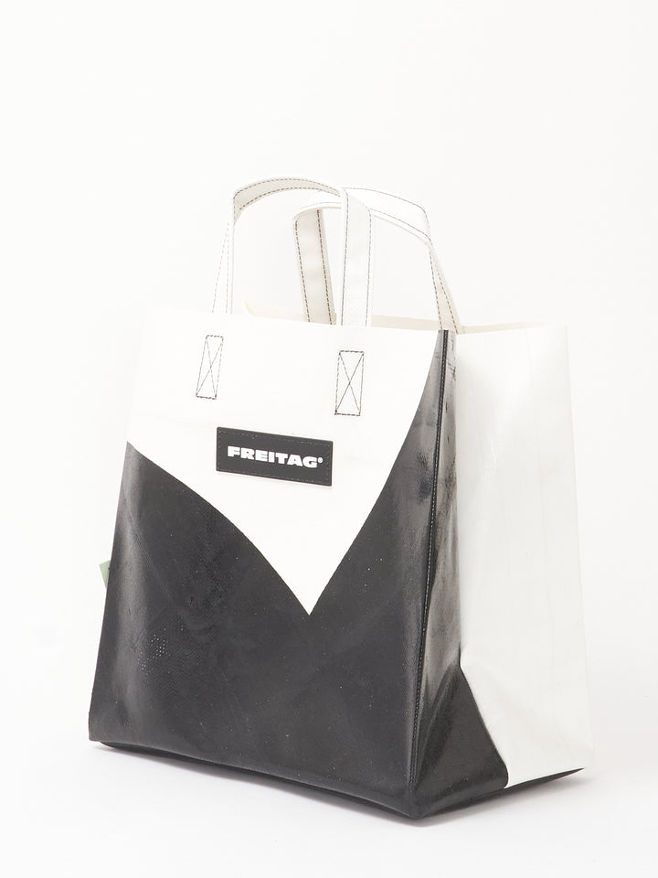 F250 Sonny - black white