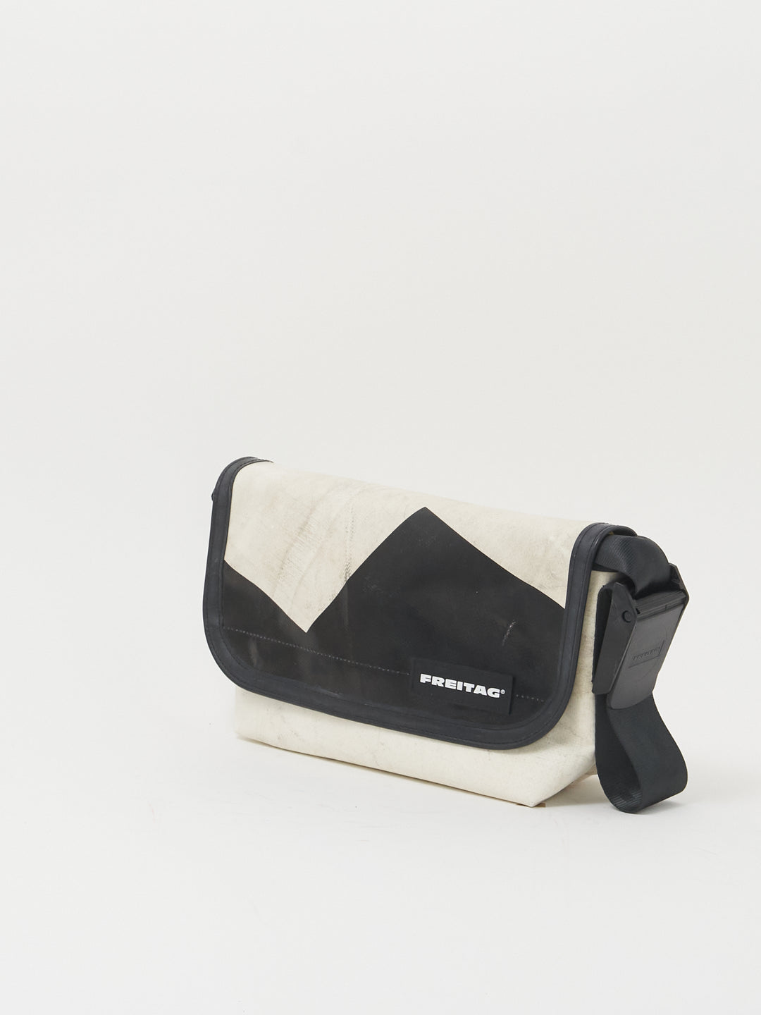 F41 Hawaii Five-O  - white black