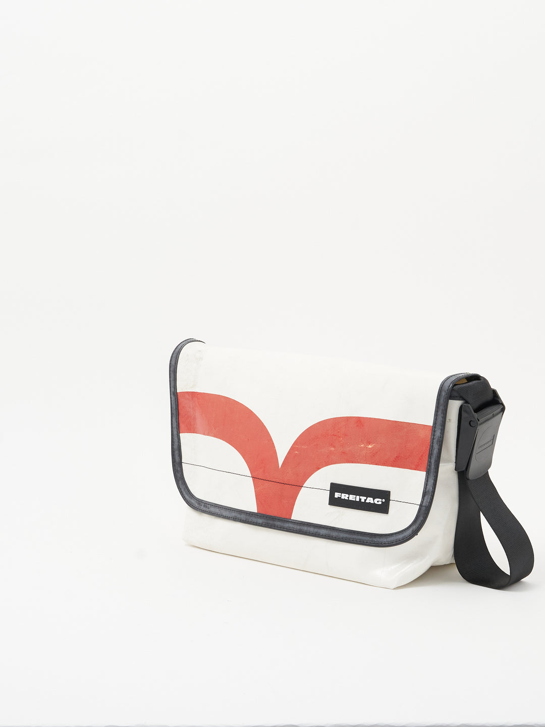 F42 SURFSIDE 6  - white red