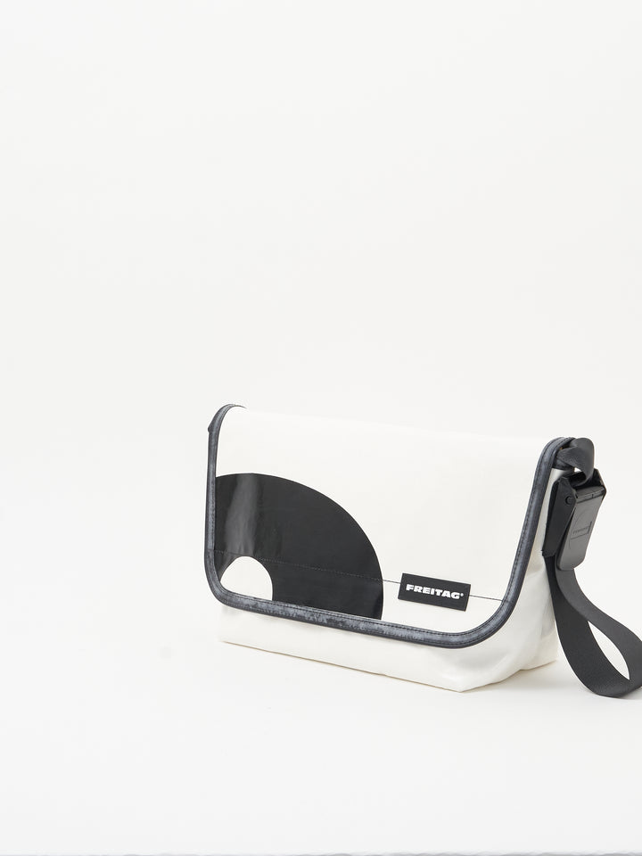 F42 SURFSIDE 6  - white black