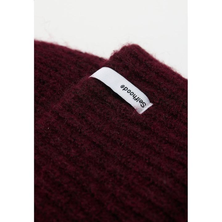 Fluffy Beanie - burgundy