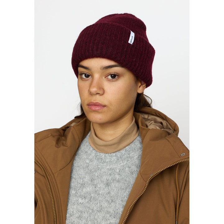 Fluffy Beanie - burgundy