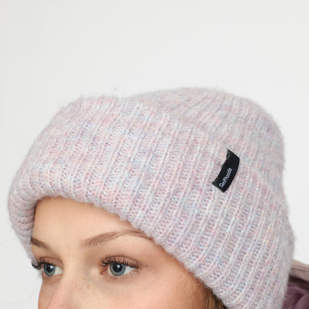 Fluffy Beanie - lightpurple