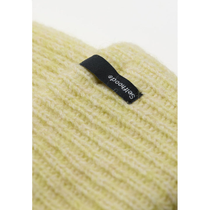 Fluffy Beanie - pale yellow